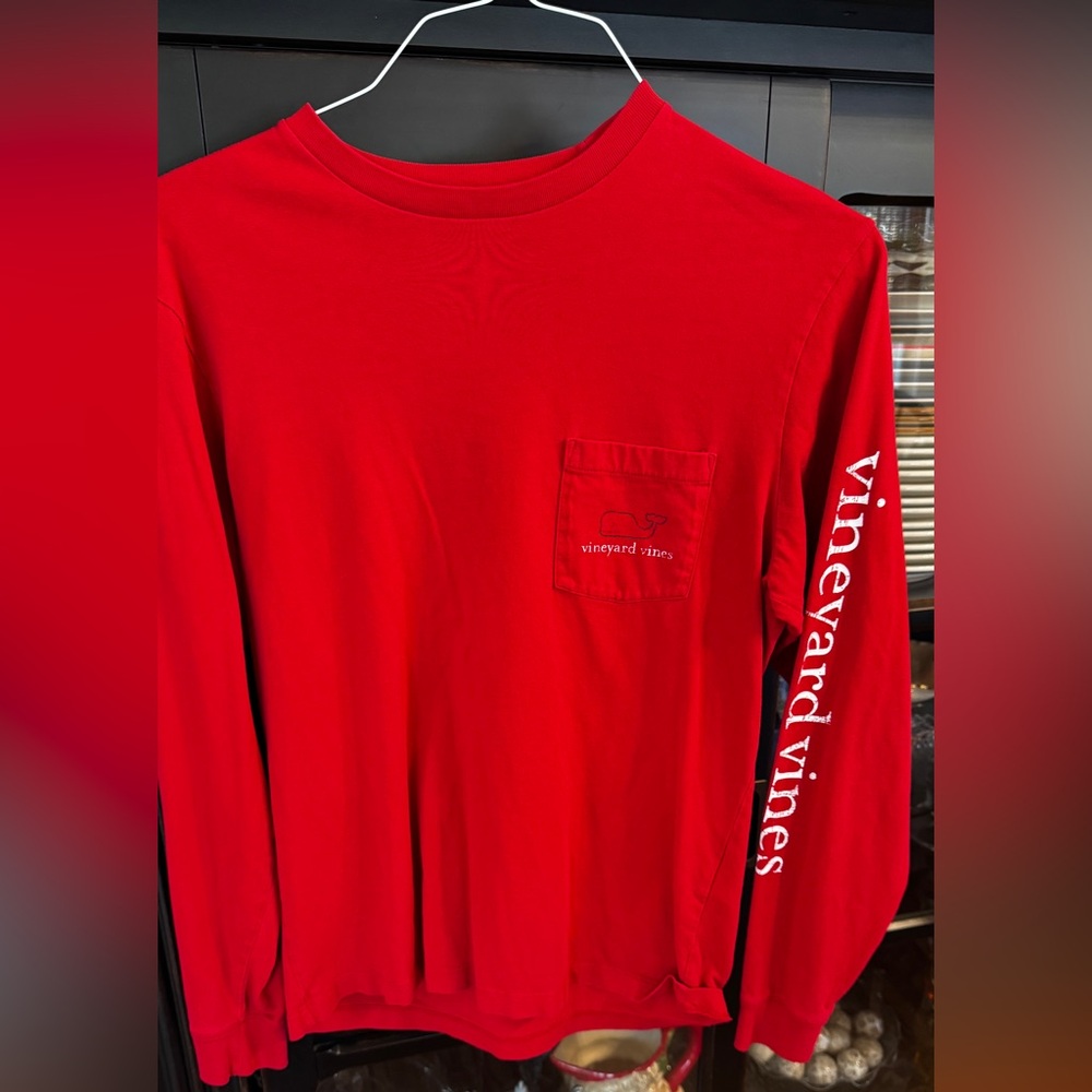 Vineyard Vines Red T-shirt can